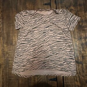 American Eagle animal print tee